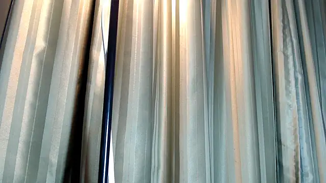 Snapshot of LIYXS chatting on 12.16.25 LIYXS online show from 12.16.25