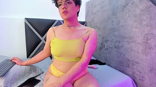 Snapshot of Yordan_Curvyhot chatting on 10.31.25 Yordan Curvyhot online show from 10.31.25