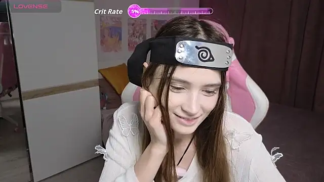 Snapshot of Hana_Flo_ chatting on 11.04.25 Hana Flo online show from 11.04.25