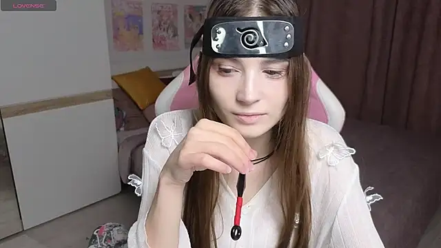 Snapshot of Hana_Flo_ chatting on 11.05.25 Hana Flo online show from 11.05.25