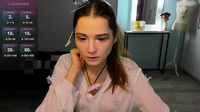 Snapshot of Hana_Flo_ chatting on 12.15.25 Hana Flo online show from 12.15.25