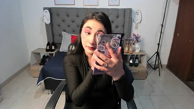 Snapshot of AnngelLee chatting on 11.05.25 AnngelLee online show from 11.05.25