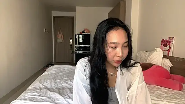 LizParadiz online show from 10.31.25