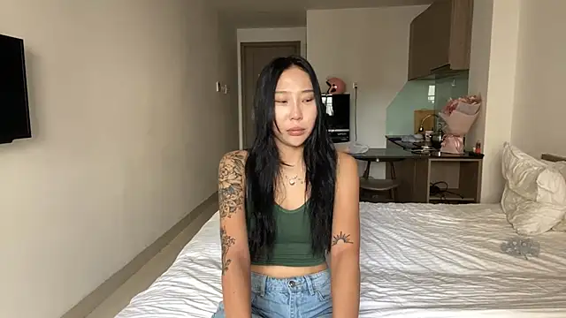 LizParadiz online show from 11.12.25