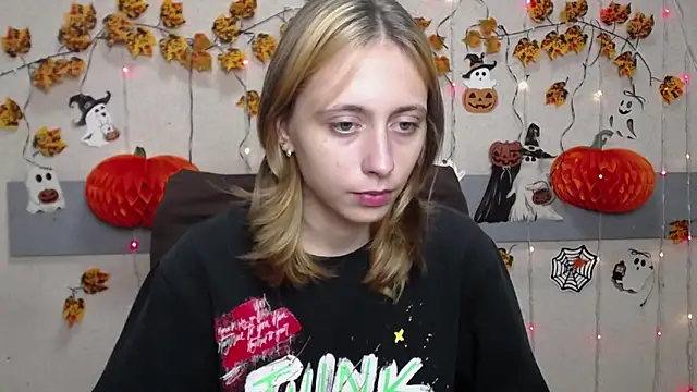 TracyLll online show from 11.10.25