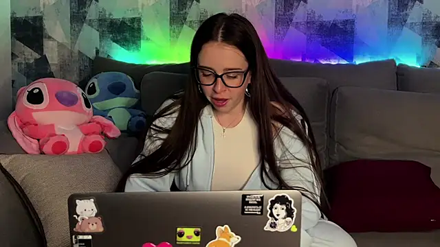 OhNicolle online show from 11.08.25