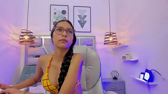 laura stuar online show from 10.31.25