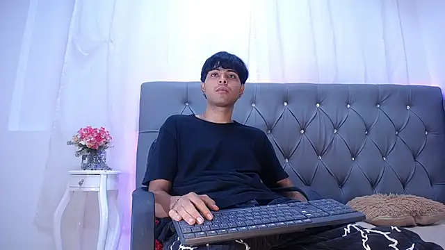 Snapshot of TonnyHawk707 chatting on 10.30.25 TonnyHawk707 online show from 10.30.25