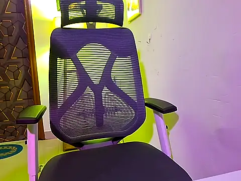 Snapshot of GoddessNeehya chatting on 10.28.25 GoddessNeehya online show from 10.28.25