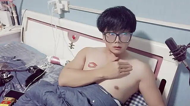 Snapshot of chenwen520 chatting on 10.30.25 chenwen520 online show from 10.30.25