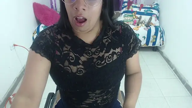 Snapshot of Alanafire chatting on 11.18.25 Alanafire online show from 11.18.25