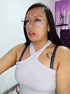 Snapshot of Alanafire chatting on 12.05.25 Alanafire online show from 12.05.25