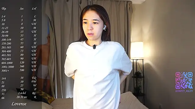 Snapshot of KiraAbling chatting on 11.16.25 KiraAbling online show from 11.16.25