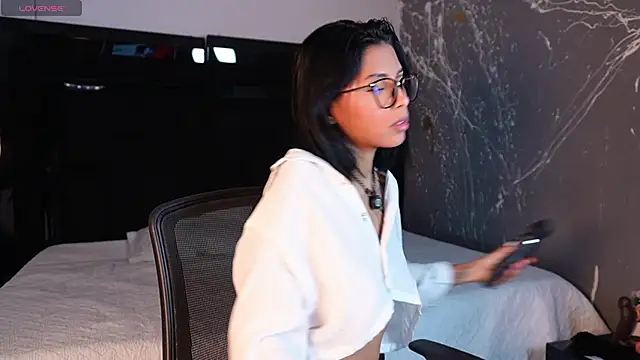 LilithLuxorr online show from 11.24.25