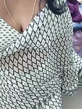 Snapshot of tamil_chitra12 chatting on 11.14.25 tamil chitra12 online show from 11.14.25