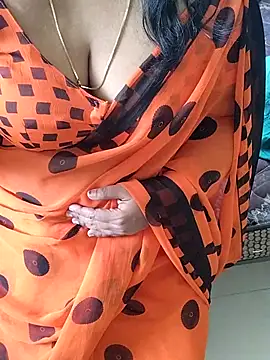 Snapshot of tamil_chitra12 chatting on 11.30.25 tamil chitra12 online show from 11.30.25