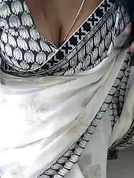 Snapshot of tamil_chitra12 chatting on 12.05.25 tamil chitra12 online show from 12.05.25