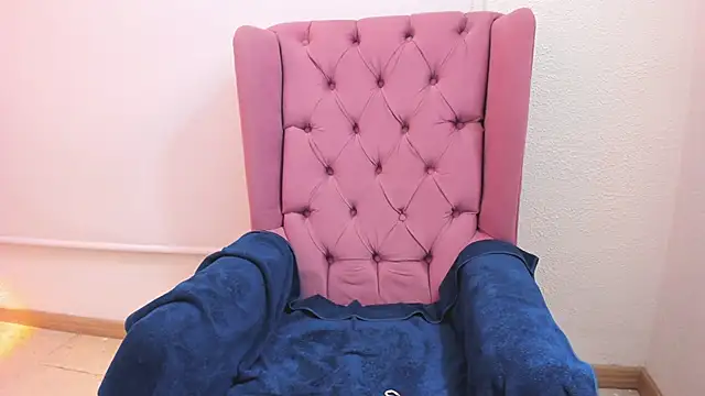 Snapshot of Julietta01 chatting on 11.15.25 Julietta01 online show from 11.15.25