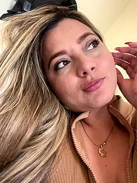 Snapshot of BunnyFoxxxy chatting on 12.13.25 BunnyFoxxxy online show from 12.13.25