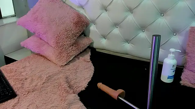 Snapshot of Cristinawhite chatting on 12.01.25 Cristinawhite online show from 12.01.25