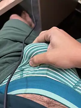 Snapshot of SentScruples chatting on 11.17.25 SentScruples online show from 11.17.25