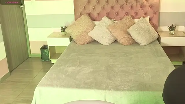 samantaortega   online show from 11.12.25