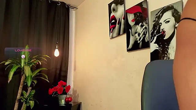 Flor Gil online show from 11.23.25