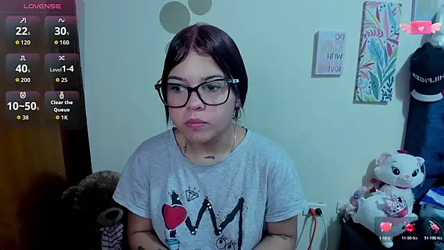 Snapshot of Emma_boo chatting on 11.02.25 Emma boo online show from 11.02.25