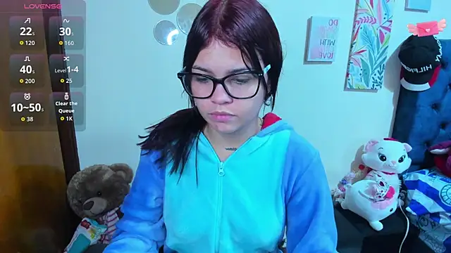 Snapshot of Emma_boo chatting on 11.06.25 Emma boo online show from 11.06.25