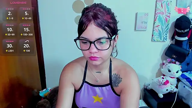 Snapshot of Emma_boo chatting on 11.11.25 Emma boo online show from 11.11.25