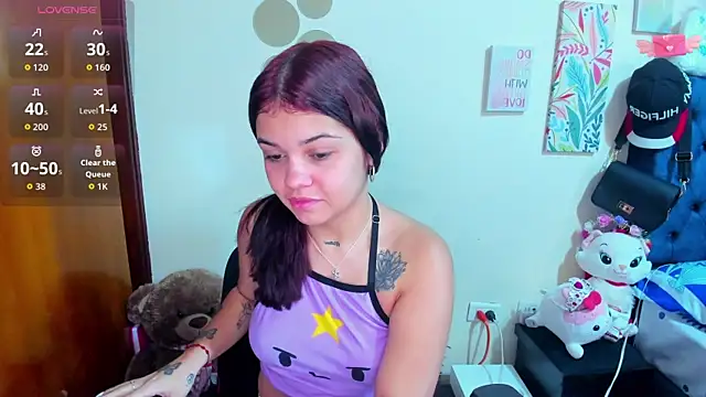 Snapshot of Emma_boo chatting on 11.12.25 Emma boo online show from 11.12.25