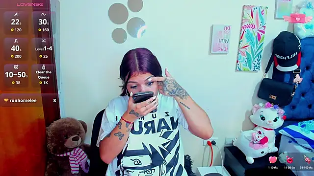 Snapshot of Emma_boo chatting on 11.13.25 Emma boo online show from 11.13.25