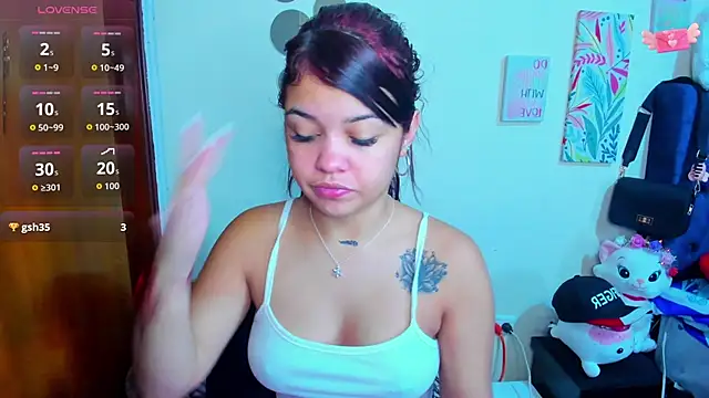 Snapshot of Emma_boo chatting on 11.15.25 Emma boo online show from 11.15.25