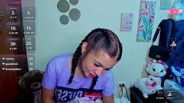 Snapshot of Emma_boo chatting on 11.18.25 Emma boo online show from 11.18.25