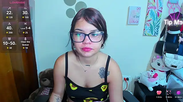 Snapshot of Emma_boo chatting on 11.30.25 Emma boo online show from 11.30.25