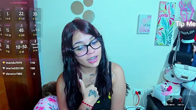 Snapshot of Emma_boo chatting on 12.01.25 Emma boo online show from 12.01.25