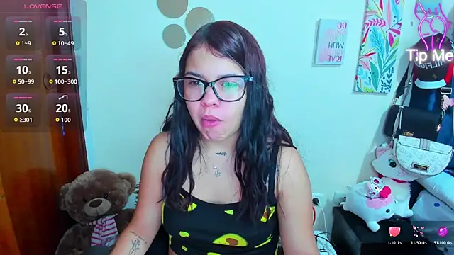 Snapshot of Emma_boo chatting on 12.01.25 Emma boo online show from 12.01.25