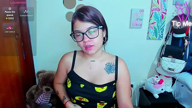 Snapshot of Emma_boo chatting on 12.02.25 Emma boo online show from 12.02.25