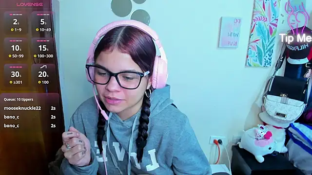 Snapshot of Emma_boo chatting on 12.04.25 Emma boo online show from 12.04.25