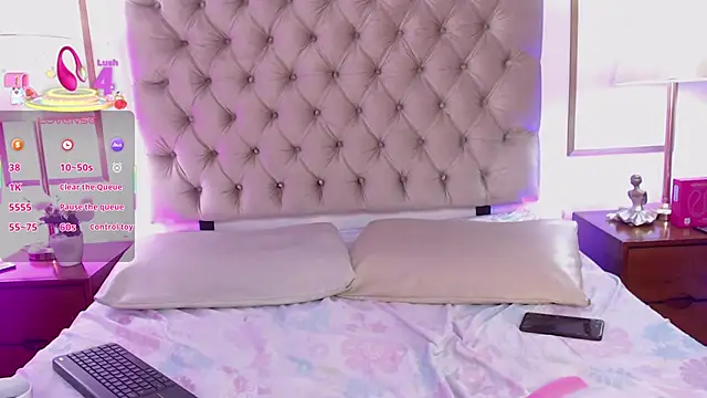 Snapshot of ViolettConnor-x chatting on 11.13.25 ViolettConnor-x online show from 11.13.25