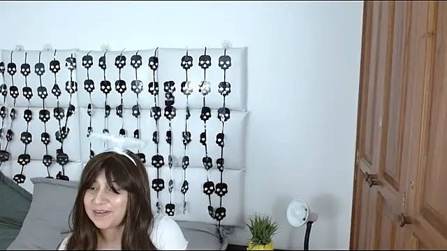 Snapshot of Caroline_belle chatting on 11.01.25 Caroline belle online show from 11.01.25