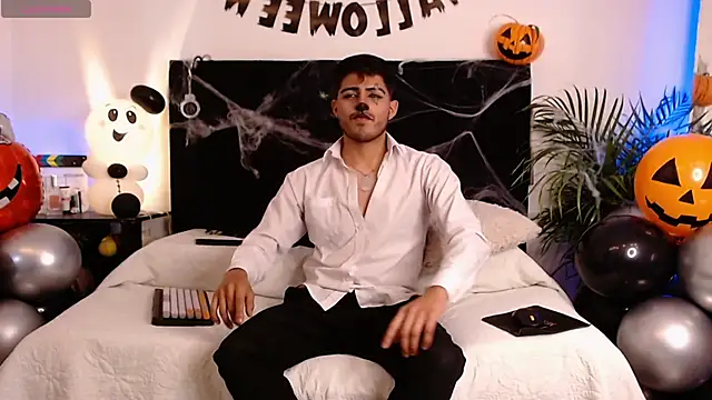 Snapshot of jaiden_thoner chatting on 10.31.25 jaiden thoner online show from 10.31.25