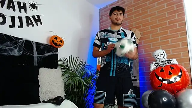 Snapshot of jaiden_thoner chatting on 10.31.25 jaiden thoner online show from 10.31.25