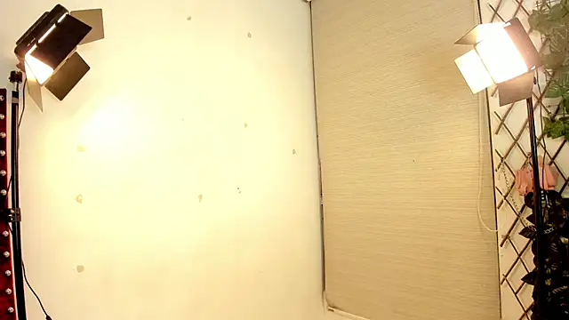 Snapshot of candice_star chatting on 11.28.25 candice star online show from 11.28.25