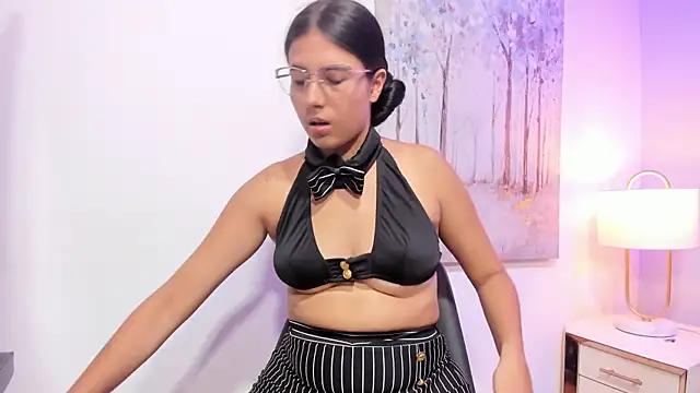 Snapshot of DanniaKross_1 chatting on 11.05.25 DanniaKross 1 online show from 11.05.25