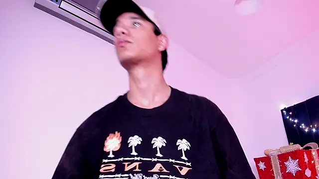 Snapshot of michael_vidal chatting on 12.04.25 michael vidal online show from 12.04.25