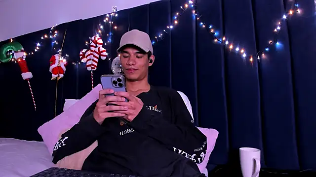 Snapshot of michael_vidal chatting on 12.05.25 michael vidal online show from 12.05.25