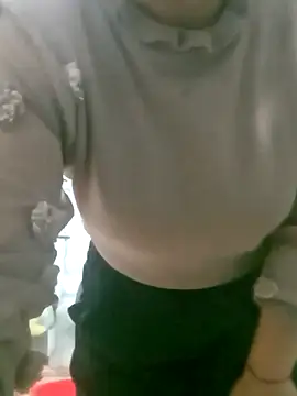 Snapshot of matbiec- chatting on 11.15.25 matbiec- online show from 11.15.25