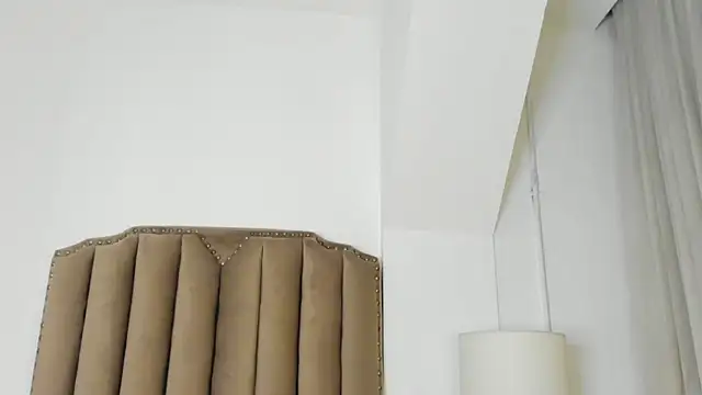 Snapshot of roxana_scott1 chatting on 02.19.26 roxana scott1 online show from 02.19.26