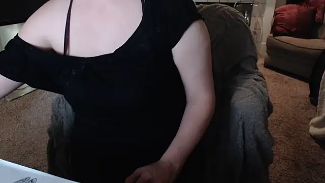 Snapshot of Skyl31 chatting on 12.15.25 Skyl31 online show from 12.15.25